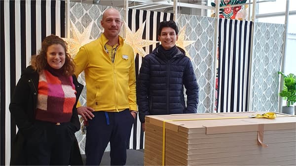 Soziales Projekt: Übergabe durch IKEA Mitarbeiter:innen an lobby16