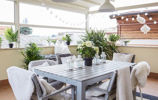 Spark some friendly competition among your guests with a game that challenges two teams to not only set the table, but also assemple a couple of stools.