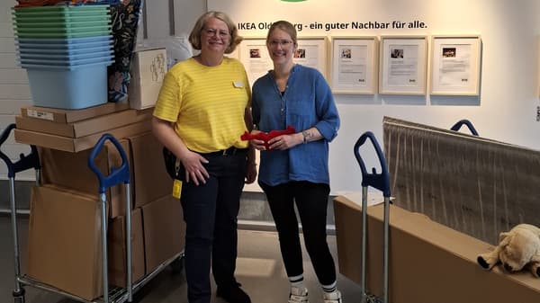 Spendenübergabe bei IKEA Oldenburg.