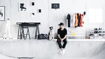 「STAMPD」を手がけるデザイナーのChris Stamp（クリス・スタンプ）とコラボレーションした限定コレクション「SPÄNST/スペンスト」