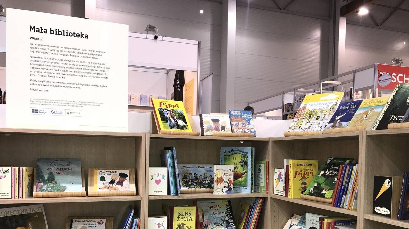 stanowisko IKEA "Mała Biblioteka" na Międzynarodowych Targach Książki w Krakowie