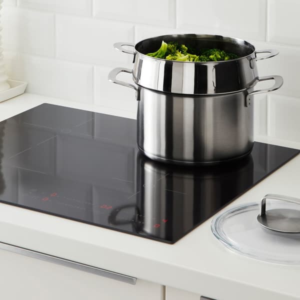 Steam cooking with a pot and steamer