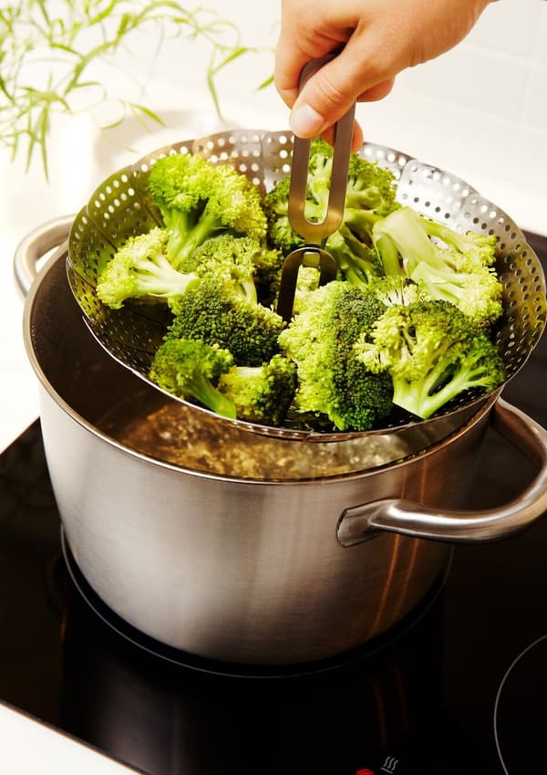 Steamer for easy steam cooking