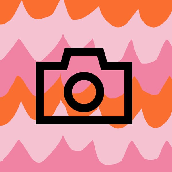 Stilisierter Photoapperrat auf einem Wellenmuster