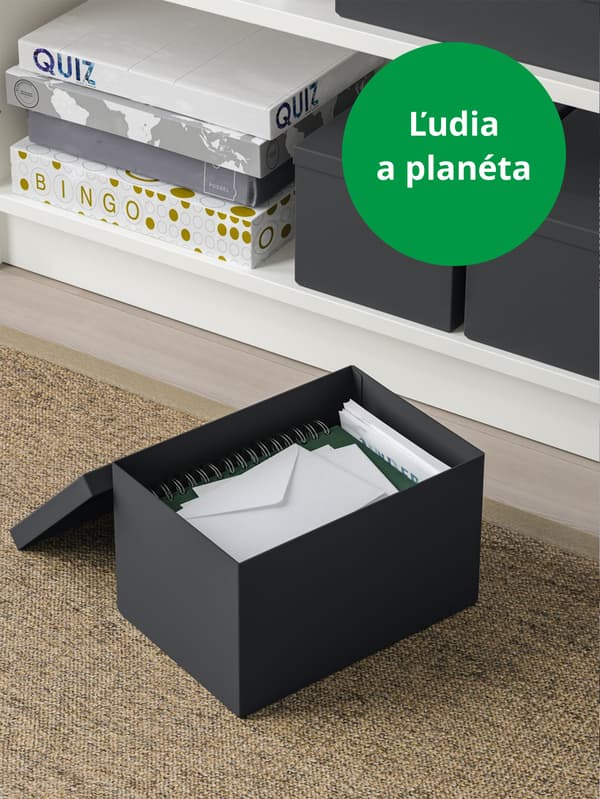 Stojany na časopisy TJENA sa preto vyrábajú z recyklovaného papiera.