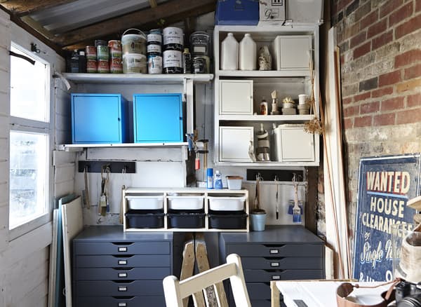 Storage boxes, cabinets and drawers 