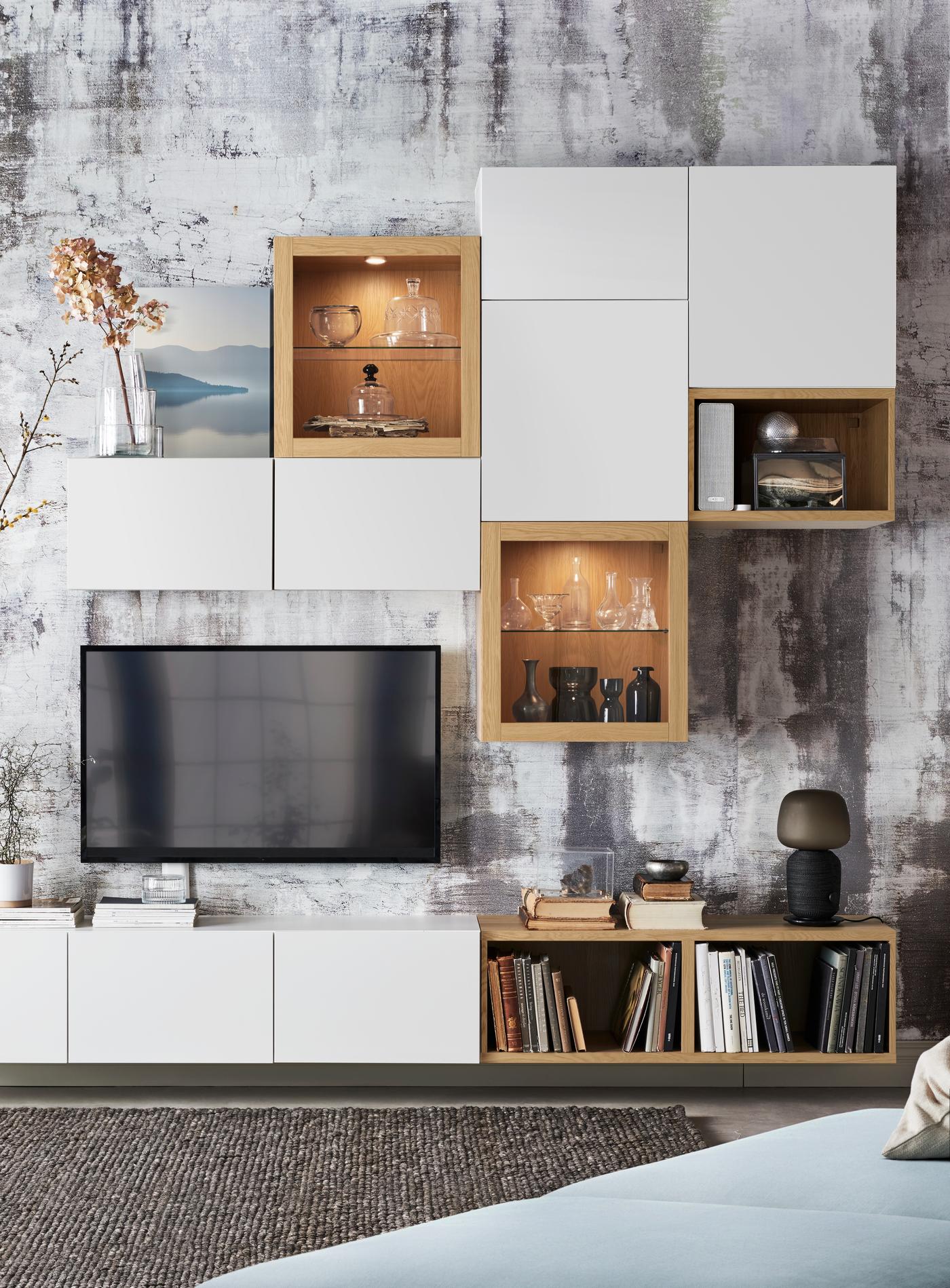 Storan BESTÅ sebagai konsol TV di ruang tamu