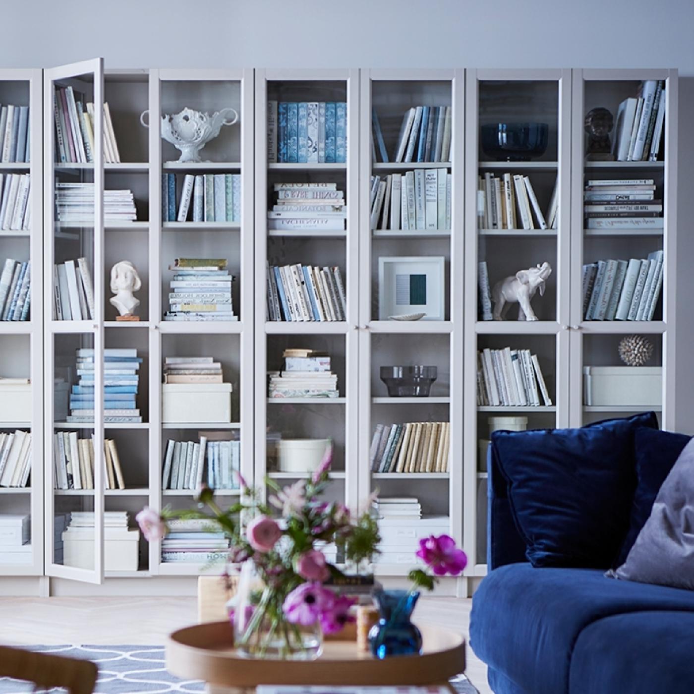 Store and show off with beautiful bookshelves