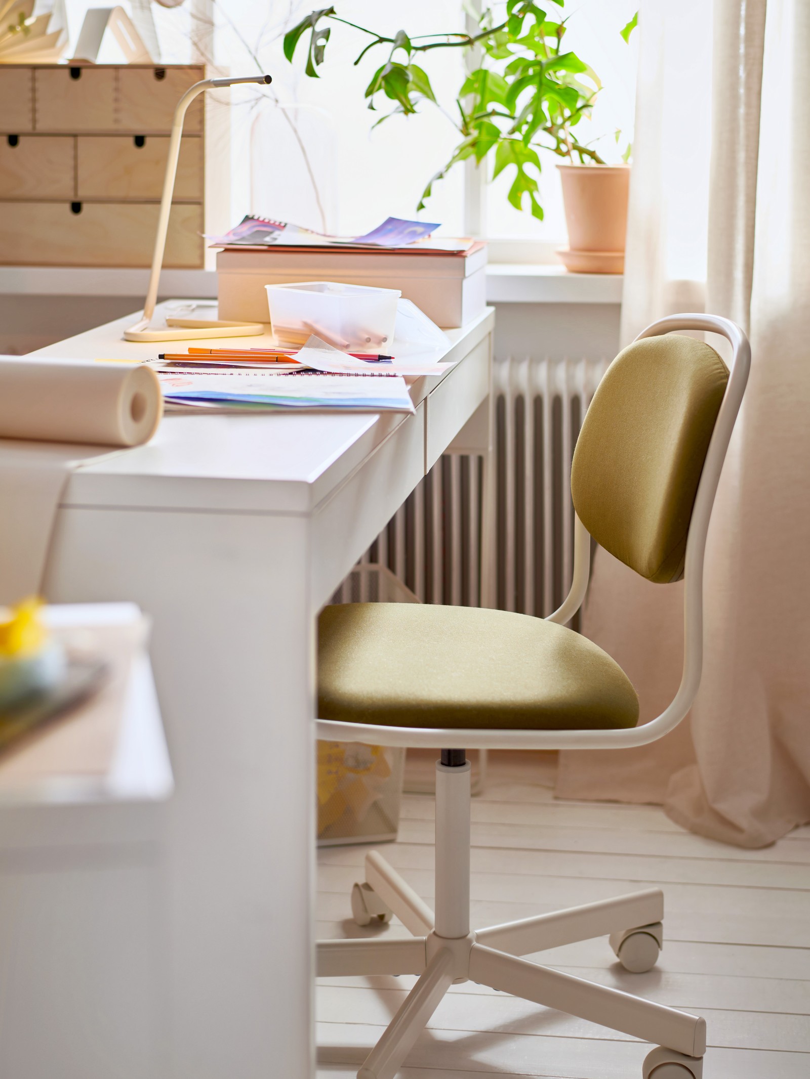 study-table-14b521bd79999665cd12b747a3c30af0.jpg?f=sg