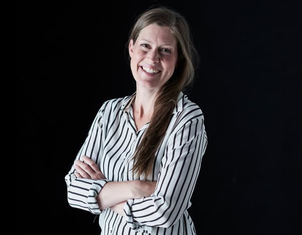صورة للمصممة الداخلية Elin Stierna.