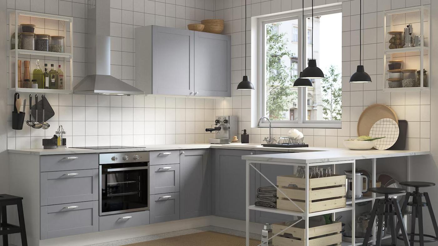 szaro-biała kuchnia w kształcie litery U