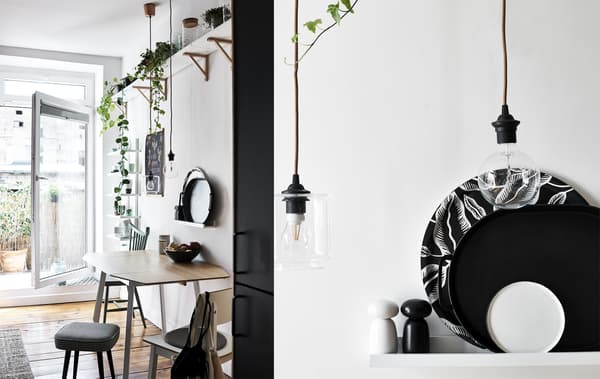 Table de cuisine surmontée d’une étagère murale décorée de plantes, avec gros plan de plateaux monochromes posés sur une tablette et d’ampoules à filament.