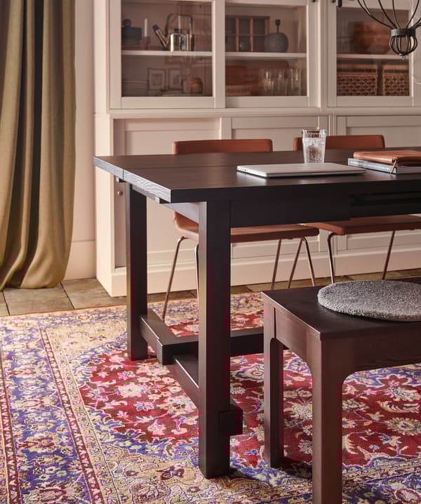 table-extensible-nordviken-noire-chaises-banc