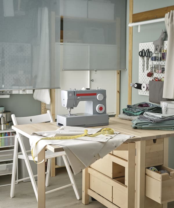 table pliante en bois clair 