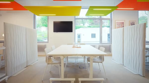 Tables de conférence MITTZON avec chaises