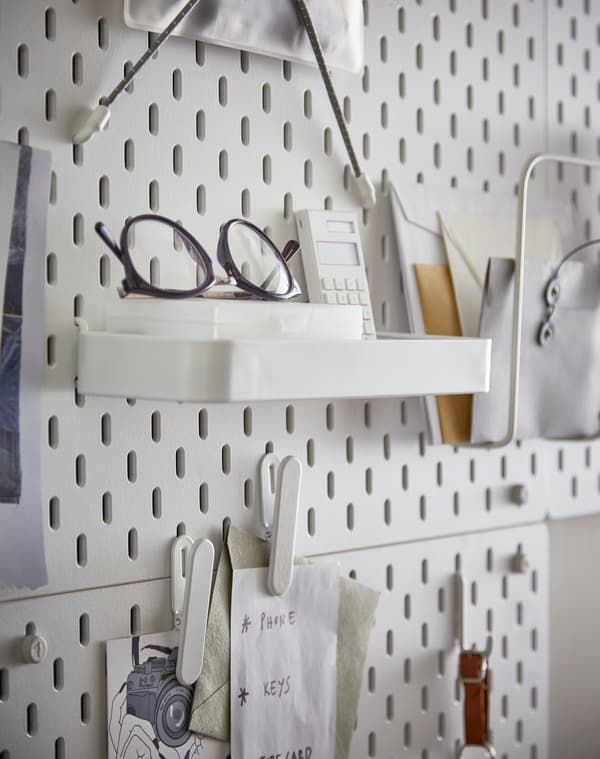 Taboleiro de parede para organizar complementos