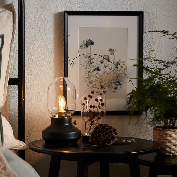 TÄRNABY table lamp.