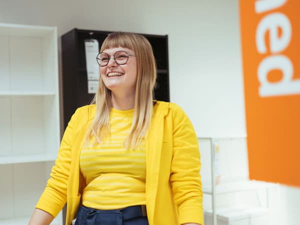 Tag en 2-årig elevuddannelse hos os og bliv vores nye salgsassistent, logistikassistent eller visual merchandiser. Læs mere om elevuddannelsen i IKEA.