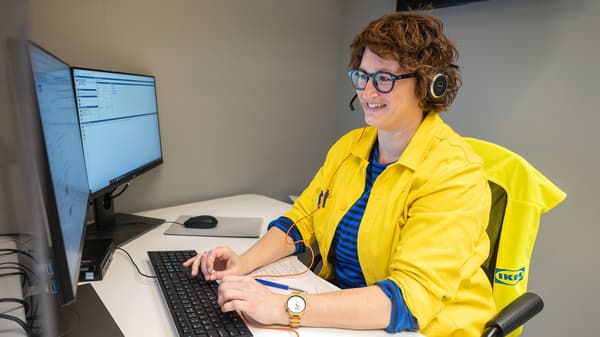 Telephone sales and chat