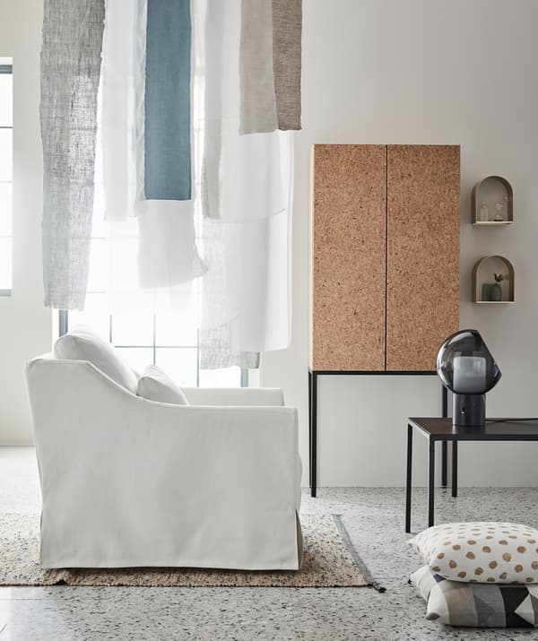 Tessuti fluenti, colori tenui e arredi dalle linee sottili rendono gli spazi più ariosi e rilassanti - IKEA
