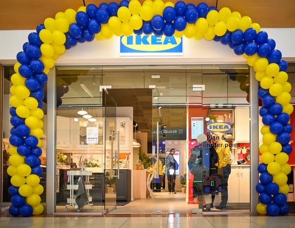 The exterior of the store with a baloon arch