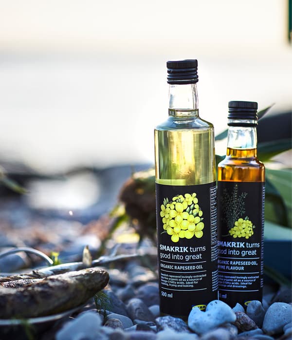 The farmers that contribute to the IKEA SMAKRIK rapeseed oils follow strict standards for agriculture that is good for both people and the planet.