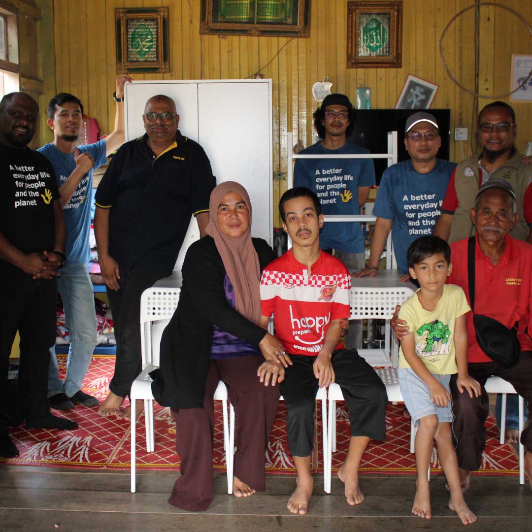 The impacted family in Kelantan with IKEA co-workers