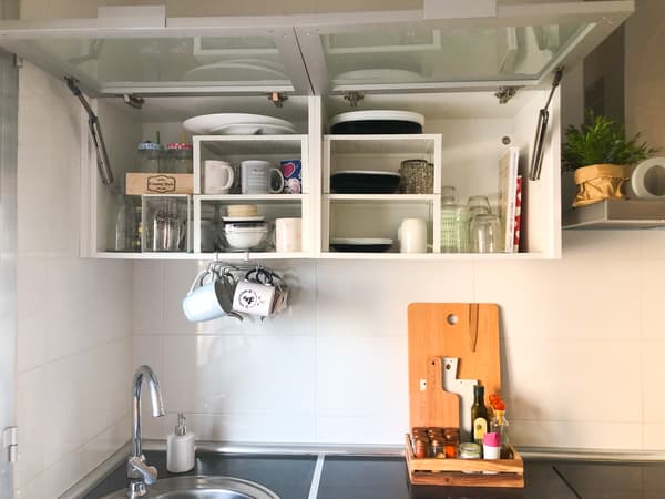 The kitchen cabinet with organised cups