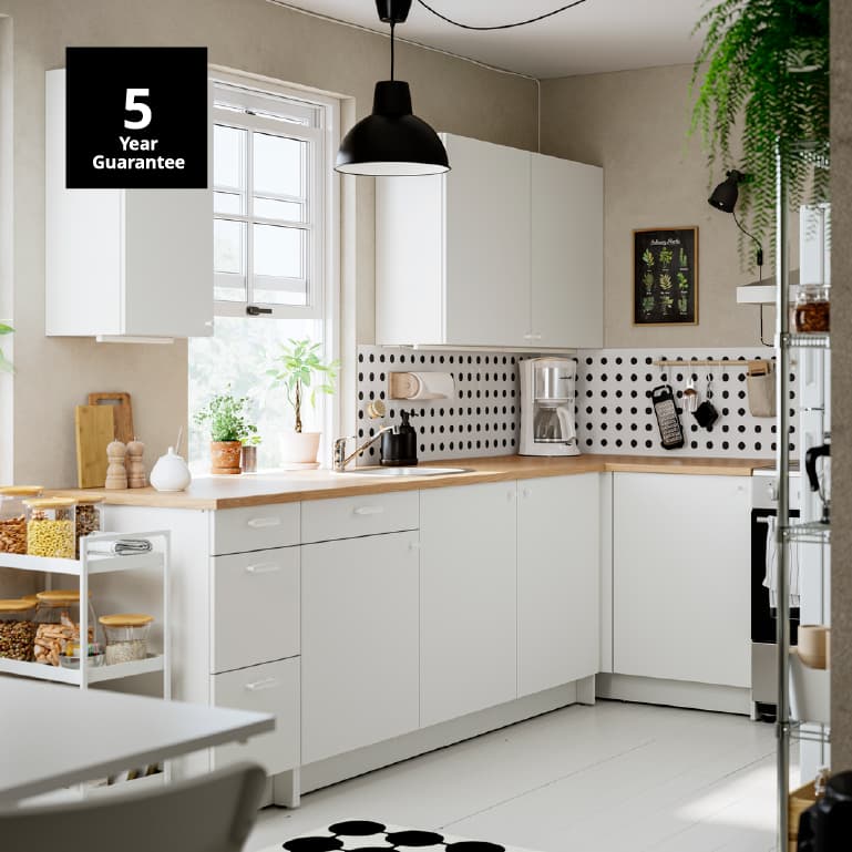 The KNOXHULT unit kitchen is the perfect no-frills kitchen at a great price. Combining wall and base cabinets with doors and worktops, you can create a kitchen to suit your needs and space. If you feel like making things a bit easier, the pre-designe
