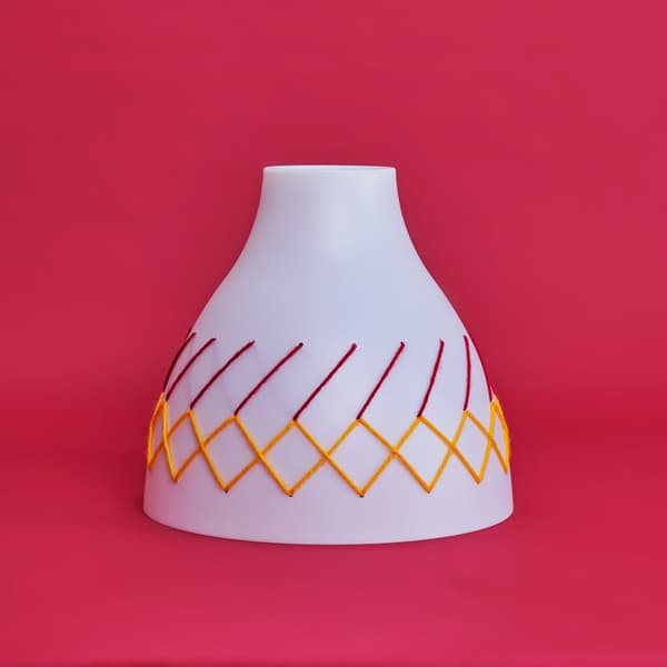 The melody lamp decorated with colourful threads.
