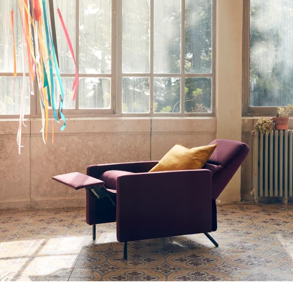 The neat GISTAD recliner in a sophisticated dark red colour placed in a reclining position in the middle of a room.