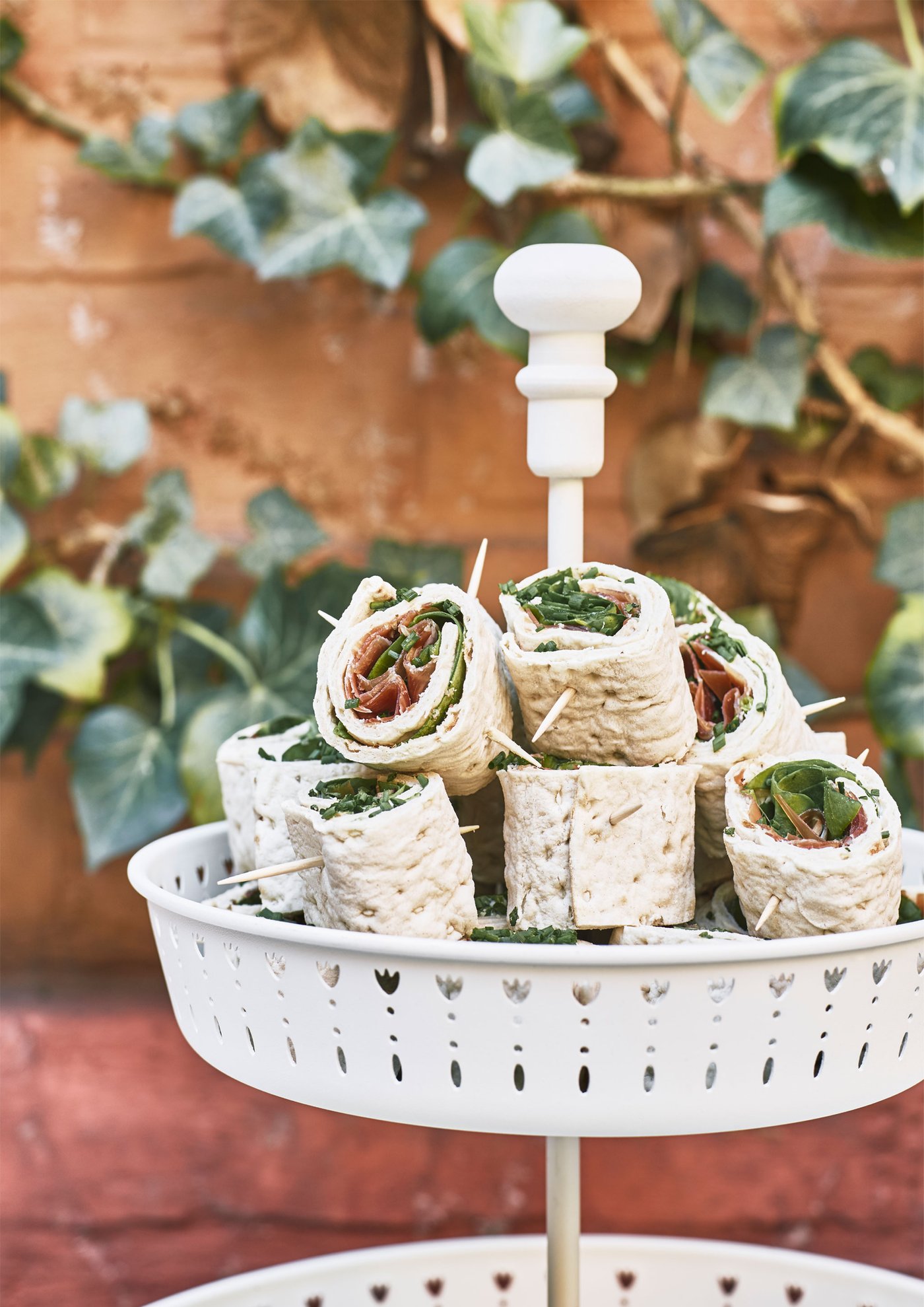 Thin bread rolls with prosciutto and horseradish