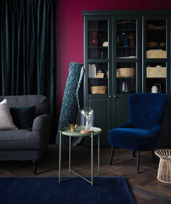 This autumn, accessorise your living room with the dark green GLADOM tray table, along with comfy and plush textiles.