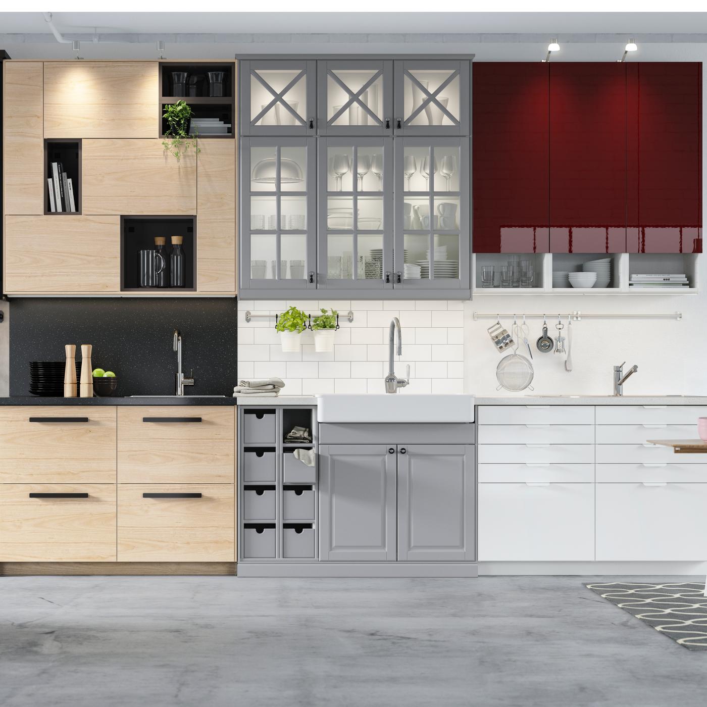 three IKEA Kitchen variantes in wooden materiakes in normal wood, grey wood and white.