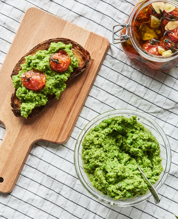 Throwing a dinner party? IKEA has a lot of ideas for your dinner party. Serve snacks on a practical chopping board such as IKEA PROPPMÄTT.