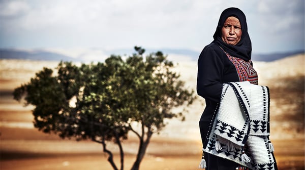 TILLTALANDE/ティルタランデ コレクションでコラボしたJordan River Foundationの職人、Amneh Al Gawanmehのポートレート。