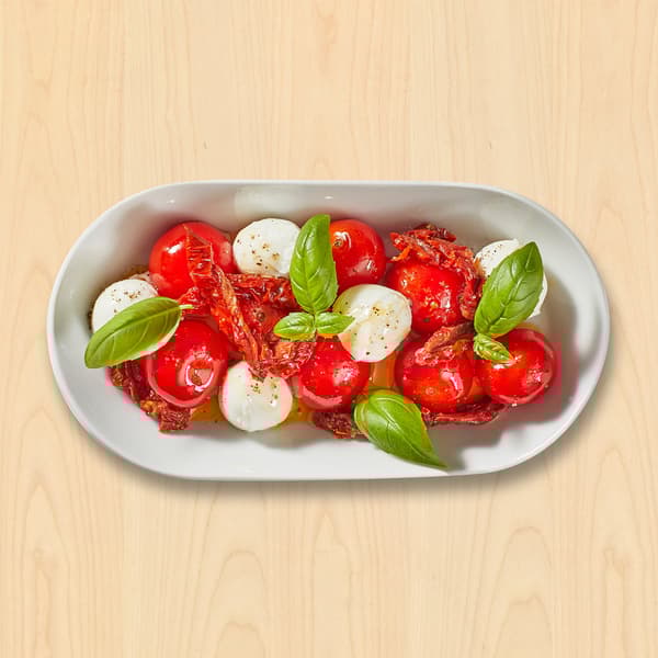 Tomat- & mozarellasalat
med soltørrede tomater, pesto og basilikum

19.-