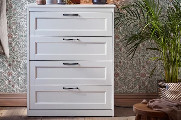 Tradiční bílá komoda SONGESAND