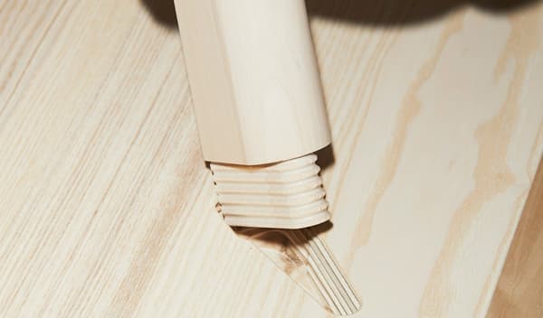 Träplugg från IKEA som monteras in.