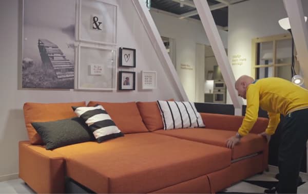 transformer des meubles, salon, chambre, salon et chambre, canapé-lit, transformer salon en chambre, invités pour la nuit, meubles multifonctionnels, aménagement flexible, petites pièces, conseils d’aménagement, guide IKEA, transformer le salon, idées IKEA