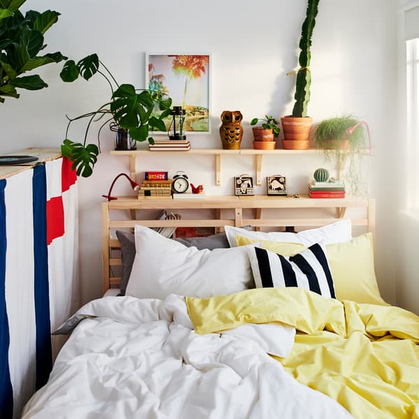 Travaillez efficacement dans le confort de votre lit.