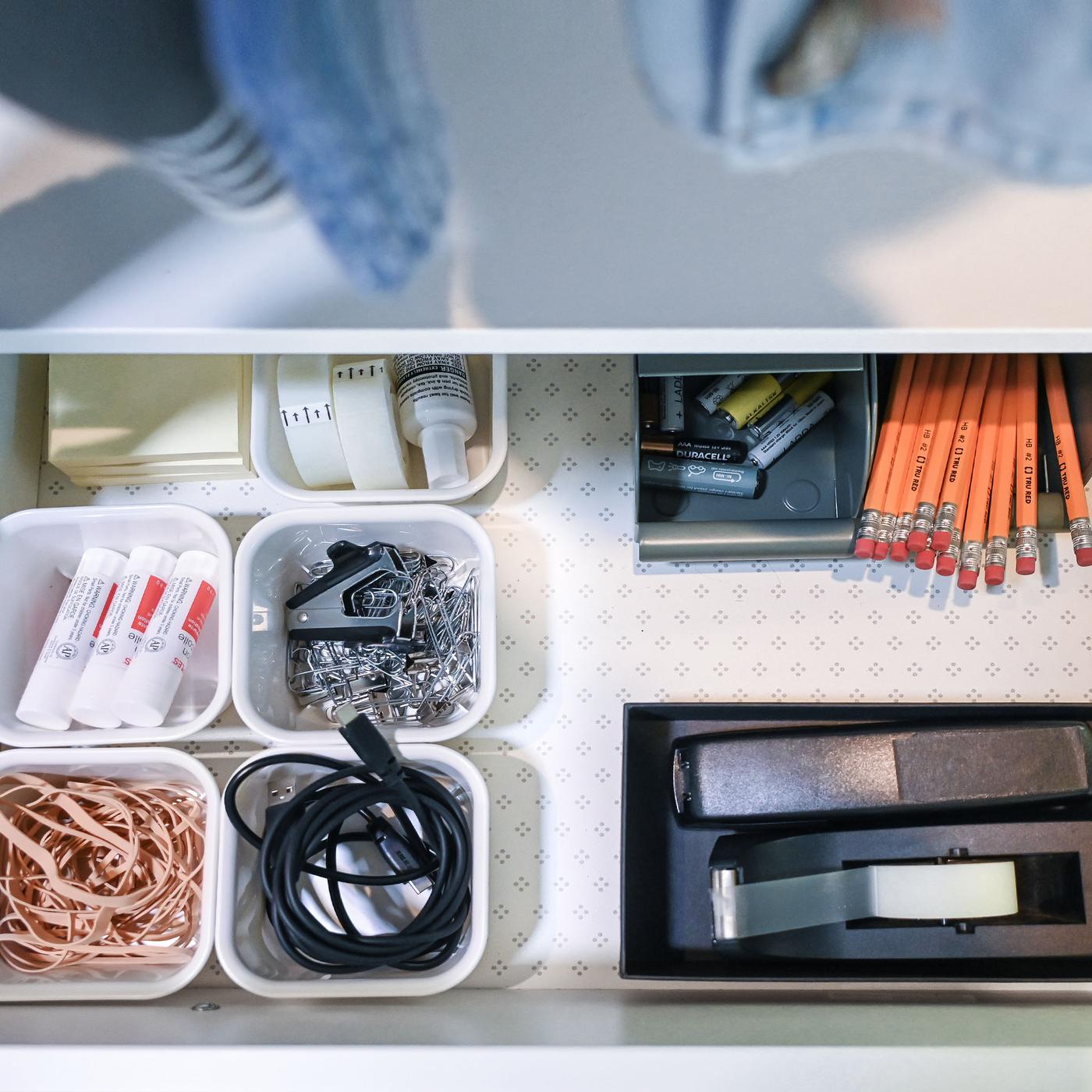 Tray with makeup brushes