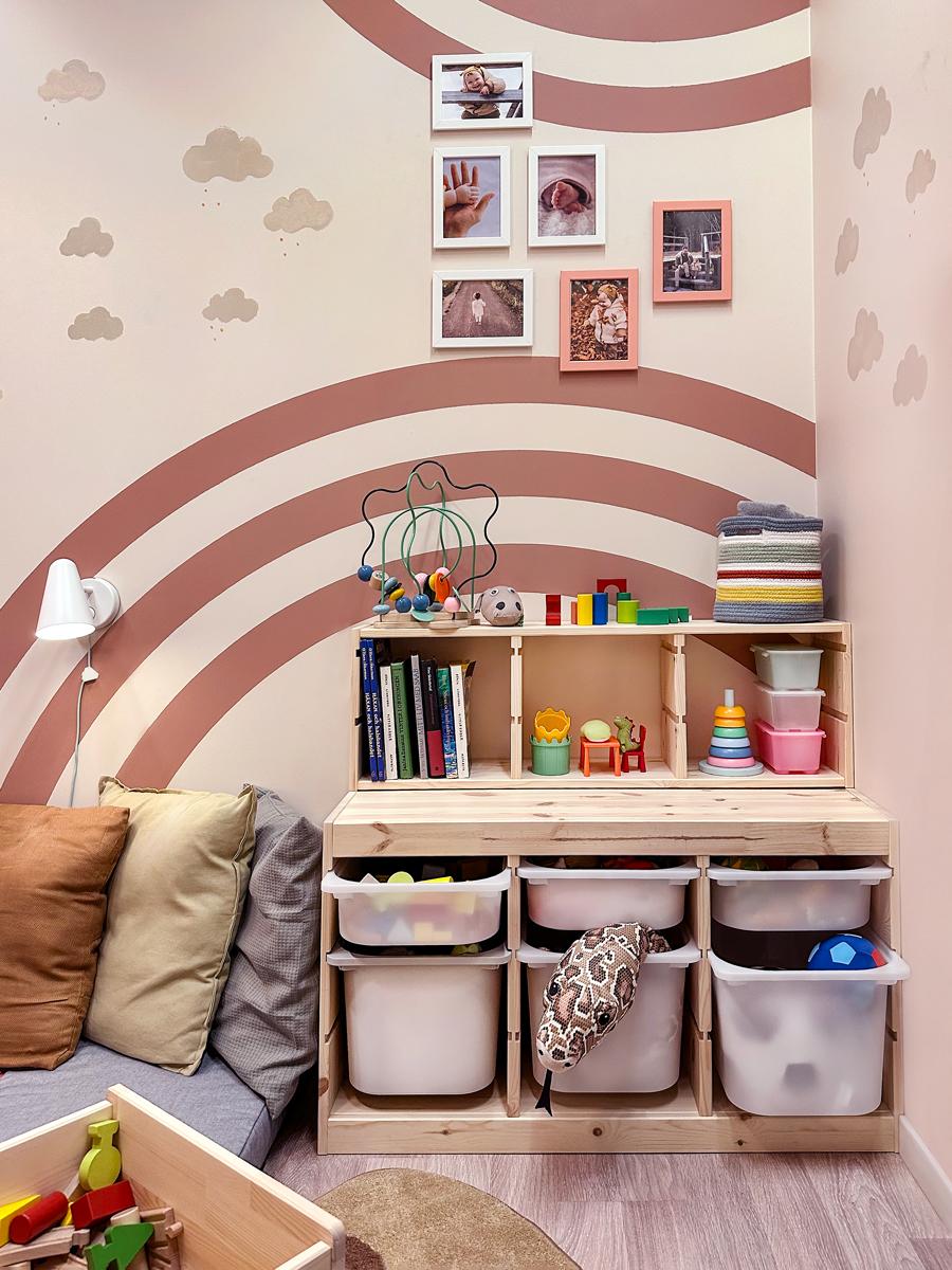 TROFAST Regał z pojemnikami, jasna sosna bejcowana na biało/biały, 93x44x52 cm