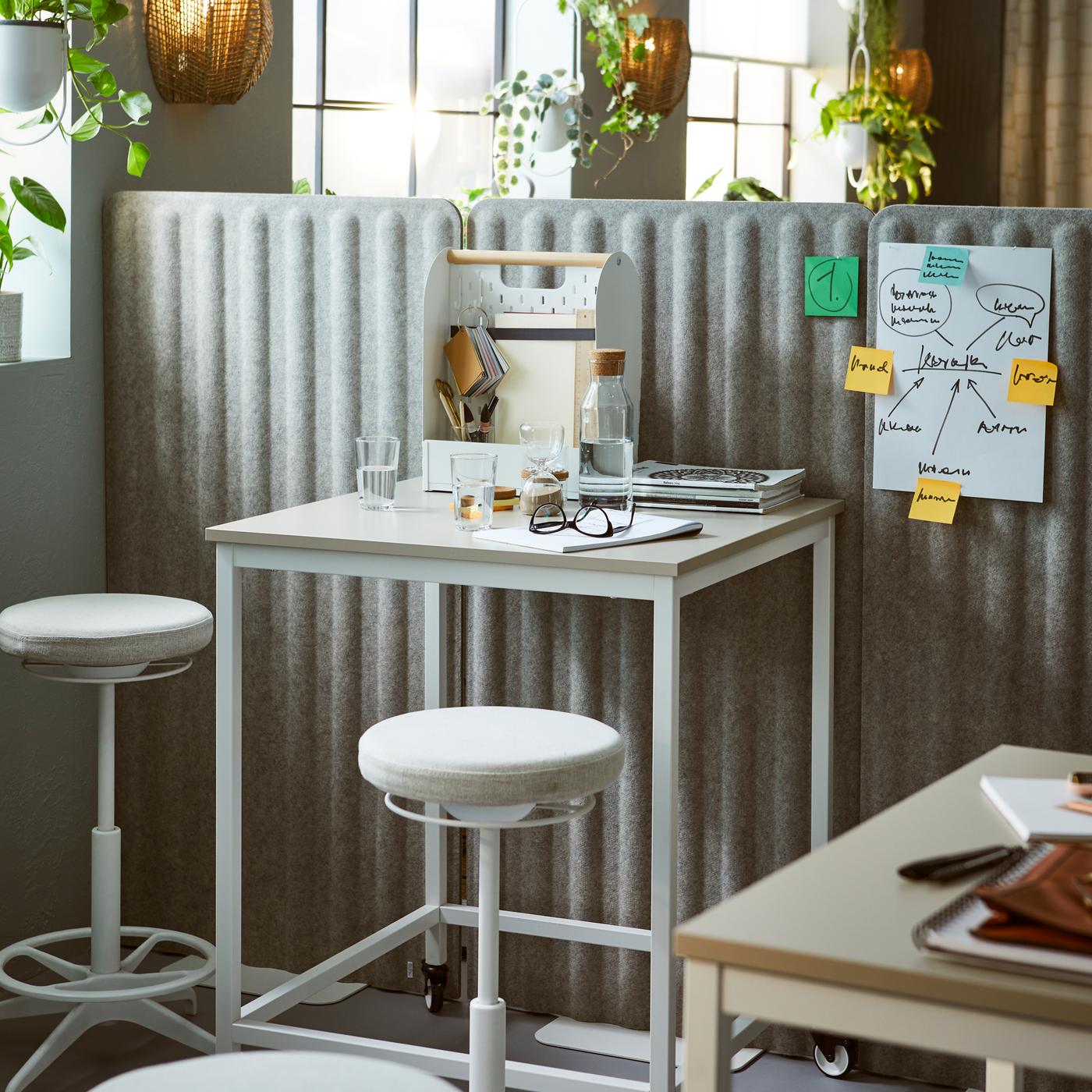 TROTTEN tables and LIDKULLEN active sit-stand supports placed next to a room divider formed by EILIF free-standing screens.
