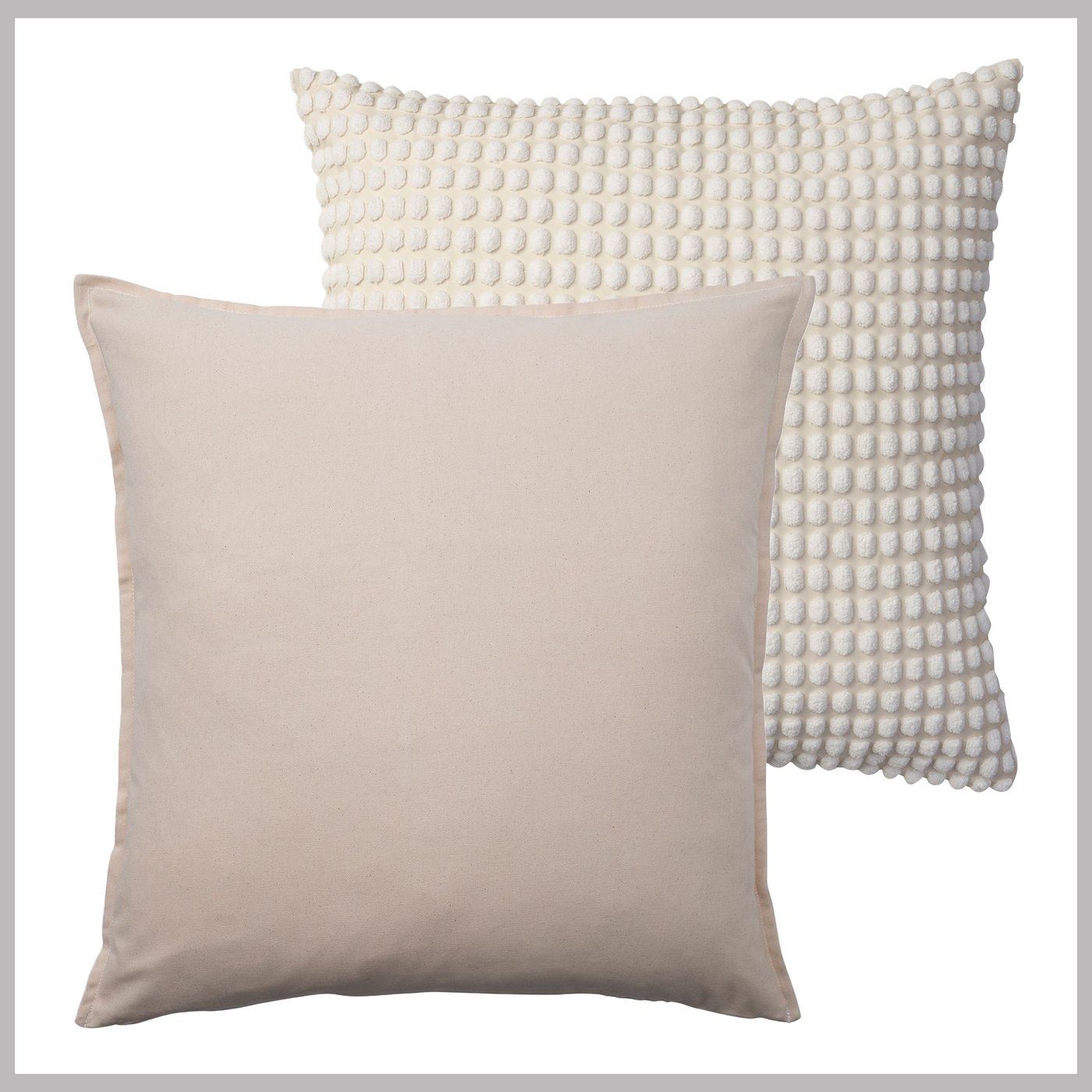 Två stora frilagda kuddar i beige mot vit bakgrund.