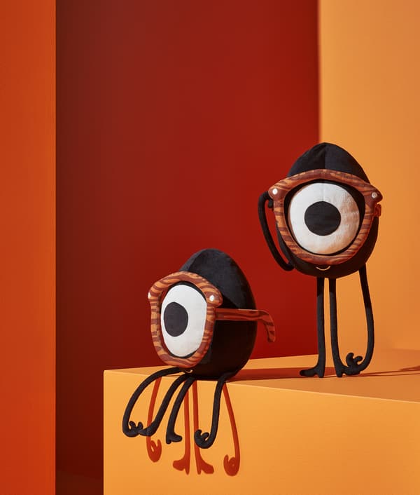 Two FÖRNYAD soft toys resembling Darcel Disappoints with an egg-shaped body and one big eye, with skinny legs and arms.