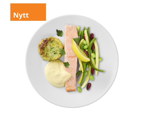 Ugnsbakad lax med hollandaisesås.