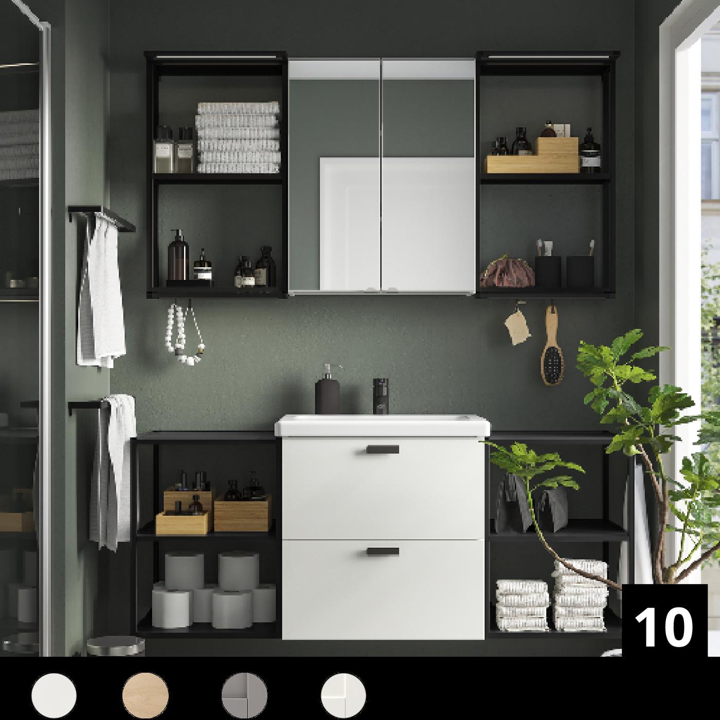 Un bagno ENHET bianco con mobile lavabo con due cassetti, specchio contenitore con ante e alcuni accessori per la toilette.