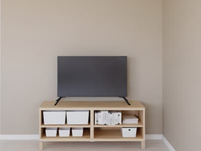 Un banc TV moderne ouvert parfait pour les petits espaces qui vous permet d'organiser vos affaires.