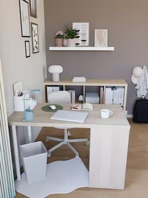 un bureau à petits prix